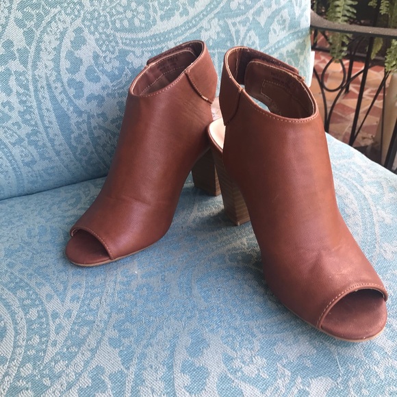 Chinese Laundry Open Toe Stacked Heel Sandal - Picture 8 of 8